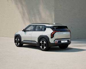 Kia EV3 - Heckansicht, Fahrerseite