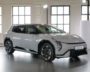 KIA_EV4_GT-line_exterior_01