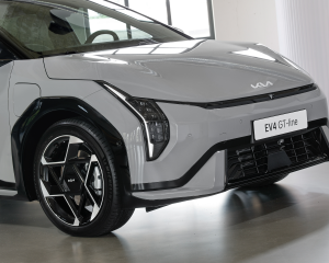 KIA_EV4_GT-line_exterior_02