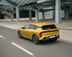 kia-k4-gtline-sparkling-yellow-dynamic-print-3600x2400-004