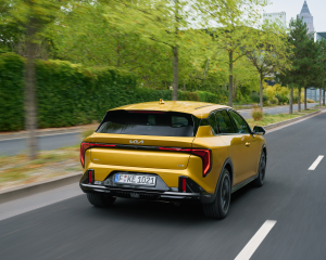 kia-k4-gtline-sparkling-yellow-dynamic-print-3600x2400-007