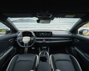 kia-k4-gtline-sparkling-yellow-interior-print-3600x2400-001