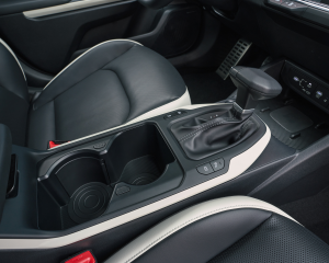 kia-k4-gtline-sparkling-yellow-interior-print-3600x2400-003