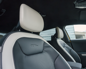 kia-k4-gtline-sparkling-yellow-interior-print-3600x2400-004