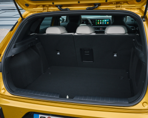 kia-k4-gtline-sparkling-yellow-interior-print-3600x2400-008