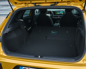 kia-k4-gtline-sparkling-yellow-interior-print-3600x2400-010
