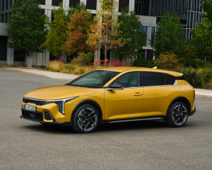 kia-k4-gtline-sparkling-yellow-static-print-3600x2400-002