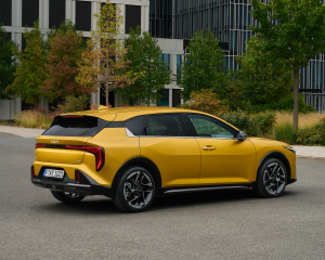 kia-k4-gtline-sparkling-yellow-static-print-3600x2400-005