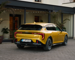 kia_k4_gtl_kickoff26_sparkling-gelb-metallic-006