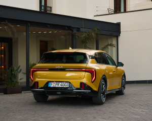 kia_k4_gtl_kickoff26_sparkling-gelb-metallic-007