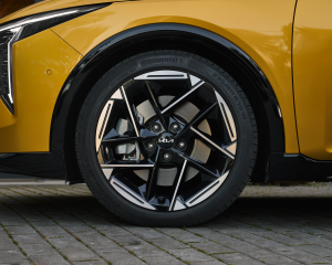 kia_k4_gtl_kickoff26_sparkling-gelb-metallic-009