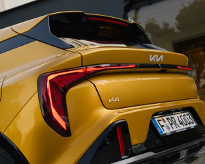 kia_k4_gtl_kickoff26_sparkling-gelb-metallic-010