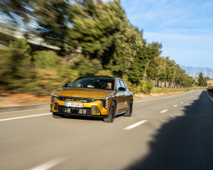 kia_k4_gtl_kickoff26_sparkling-gelb-metallic-013