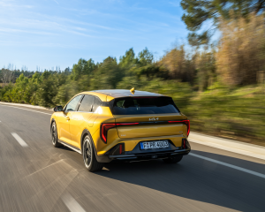 kia_k4_gtl_kickoff26_sparkling-gelb-metallic-015