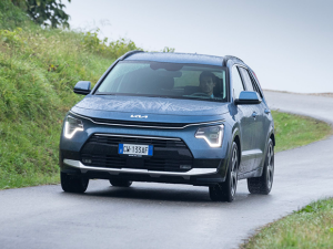 Debutta Kia Niro Tri-Fuel, il primo full-hybrid GPL