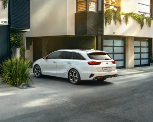 kia_ceed_sw_phev_my20_3_4_rear__without_charging_cable_16020_94896