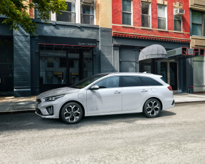 kia_ceed_sw_phev_my20_side_static_16073_95873