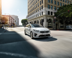 kia_ceed_sw_phev_my20_3_4_front_driving_16061_95791