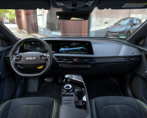 EV6_GT_Wnetrze_Centrala_(2)