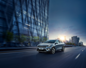 kia_niro_phev_my20_3_4_front_driving_15162_89105_2