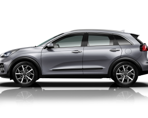 1_kia_niro_hev_my20_side_view_steel_grey_klg_15821_93070_2
