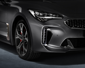kia_stinger_gt_my18_front_bumper_with_integrated_air_curtain_12473_69407