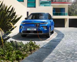 kia_soul_ev_my20_7_8_front_with_cable_14885_87092